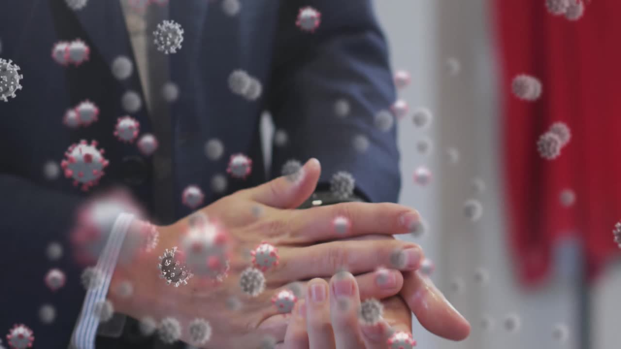 코로나 19 세포가 손을  ⁇ 는 사업가의 중간 부분 위에 떠다니는 애니메이션