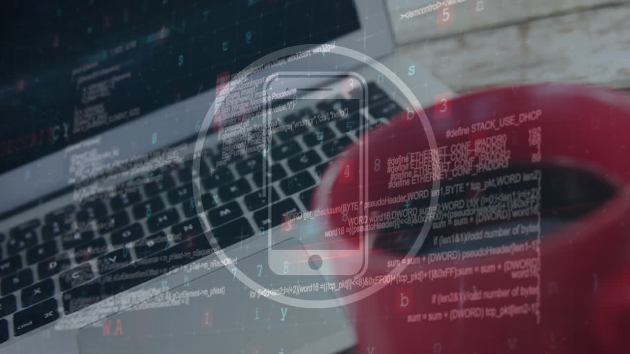 animación del icono del teléfono inteligente y procesamiento de datos contra el primer plano de la computadora portátil y la taza de café