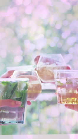 animación de lugares más felices amigos diversos con bebidas