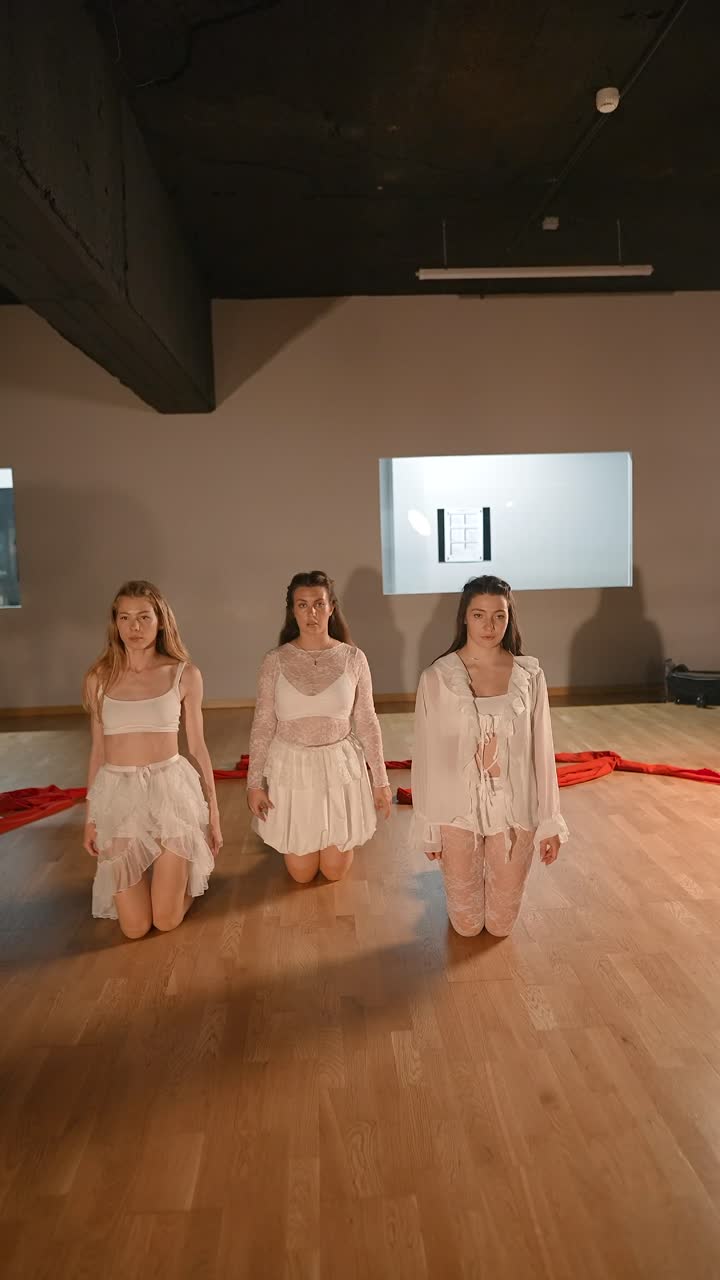 Women's Contemporary Dance Performance