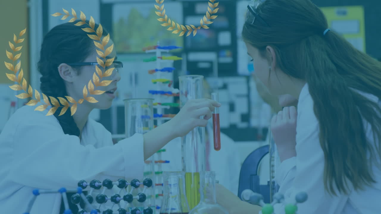 video de coronas de laurel cayendo sobre un grupo diverso de estudiantes en el laboratorio