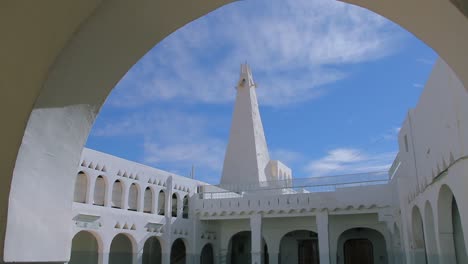 Y-Una-Mezquita-En-M&#39;zab-Ghardaia,-Argelia