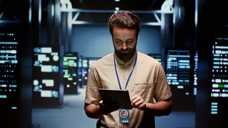 técnico en mantenimiento rutinario de servidores