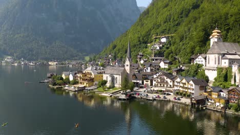 Einspielung-Der-Kirche-In-Hallstatt,-Österreich.-Drohne