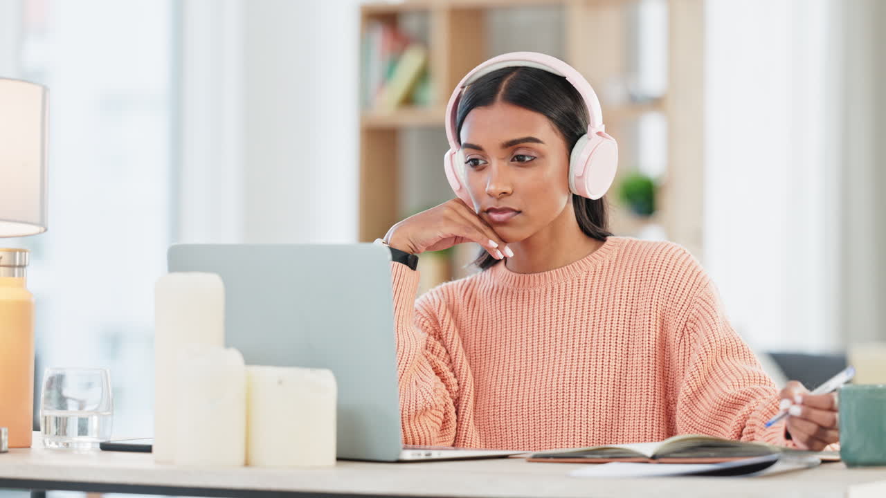 Student listening to online lesson