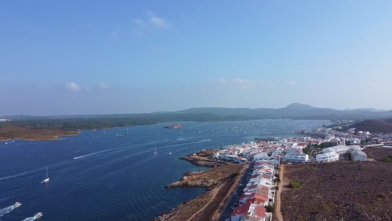 fornells, punto de referencia costera, idílico destino de vacaciones en el mediterráneo