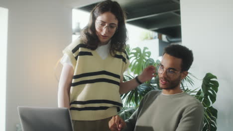 freelancer working on laptop and talking with girlfriend