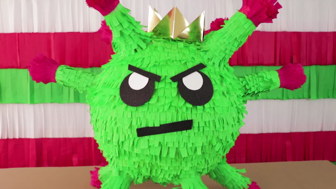 코로나 피냐타. 멕시코 공예품. 코로나 감염병 세계적 유행. 경사