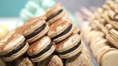 Close-up-of-stack-of-chocolate-macaroon-displaying