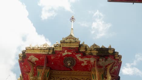 Campana-Gigante-De-Bronce-En-El-Templo-Chalong-Phuket,-Tailandia