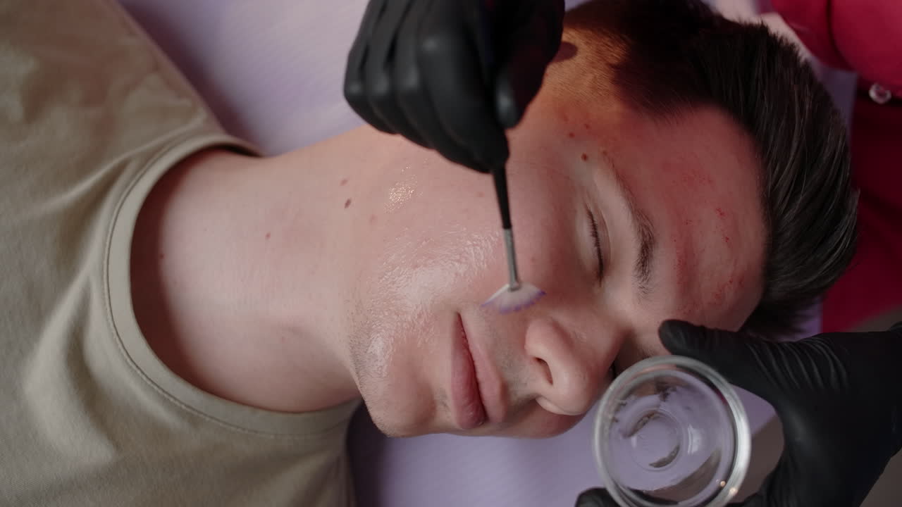 스파에서 얼굴 치료