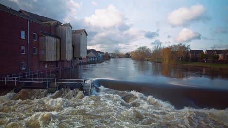 Queen's-Mill-or-Allinson's-flour-Mill-at-Castleford,-Great-Britain