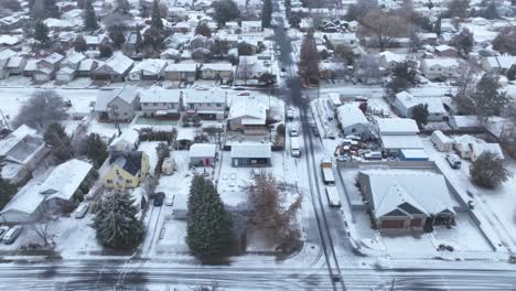 un dron altísimo disparó sobre barrios cubiertos de nieve fresca