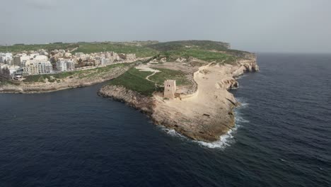 vista aérea de la torre xlendi, isla de gozo, malta