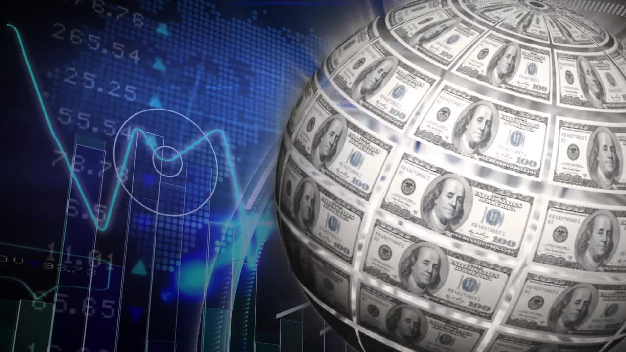 animación de billetes de dólares estadounidenses globo girando sobre el procesamiento de datos y el mapa del mundo