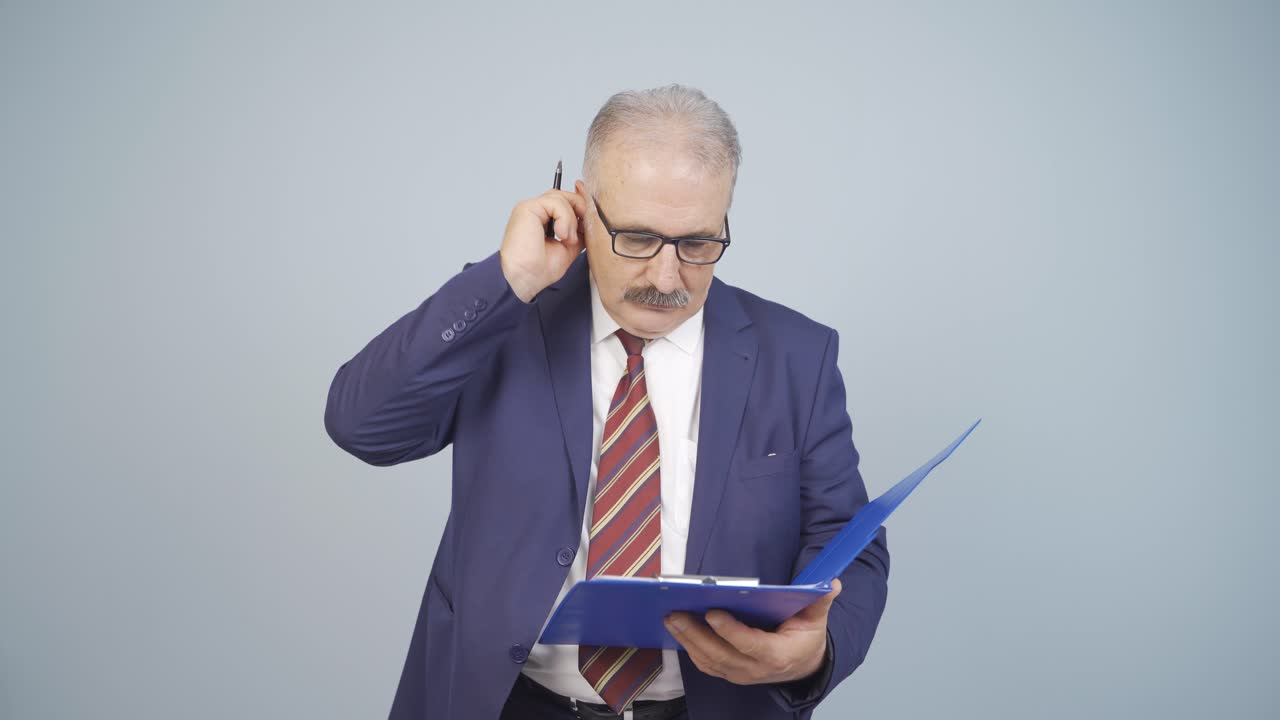 귀를  ⁇ 는 사업가.