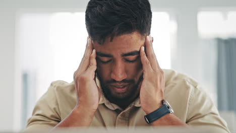 Stress,-Kopfschmerzen-Und-Burnout-Mit-Einem-Freiberuflichen-Mann