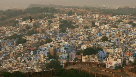 Jodhpur-(auch-Blaue-Stadt)-Ist-Die-Zweitgrößte-Stadt-Im-Indischen-Bundesstaat-Rajasthan-Und-Offiziell-Die-Zweitgrößte-Metropole-Des-Bundesstaates.