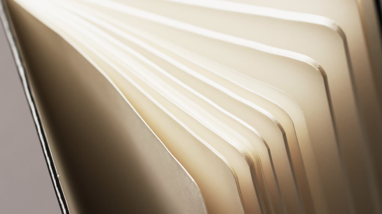 micro de páginas de cuaderno y espacio de copia en fondo gris