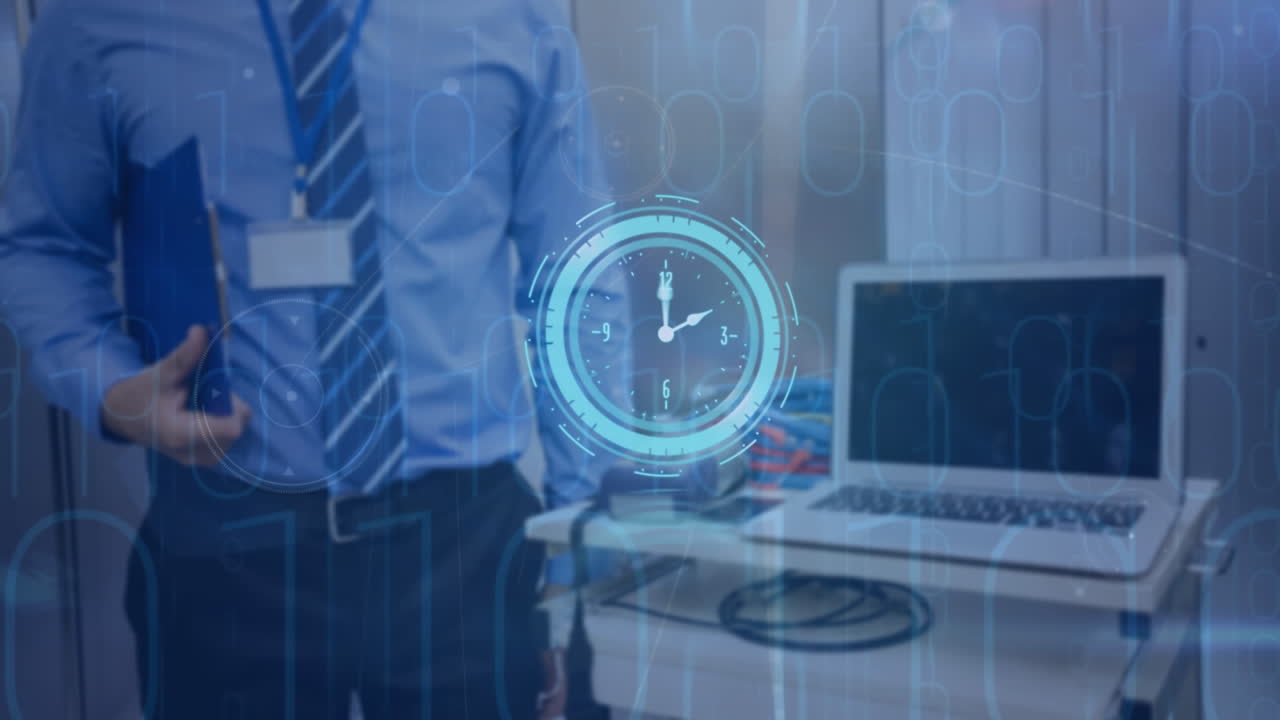 Animazione di codice binario e orologio in movimento su un uomo birazziale in una sala server