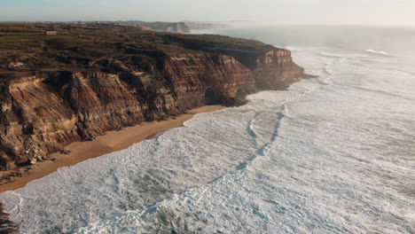 Luftdrohnenaufnahme-Der-Küste-In-Portugal