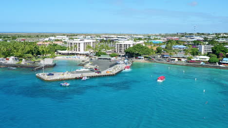 Scenic-Drone-Flyover-Picturesque-Turquoise-Kona-Bay-And-Waterfront-Resorts-On-Sunny-Day-In-Hawaii,-4K