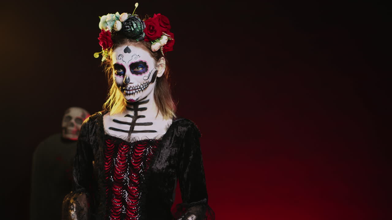 Trucco di Halloween e costume per il Giorno dei Morti