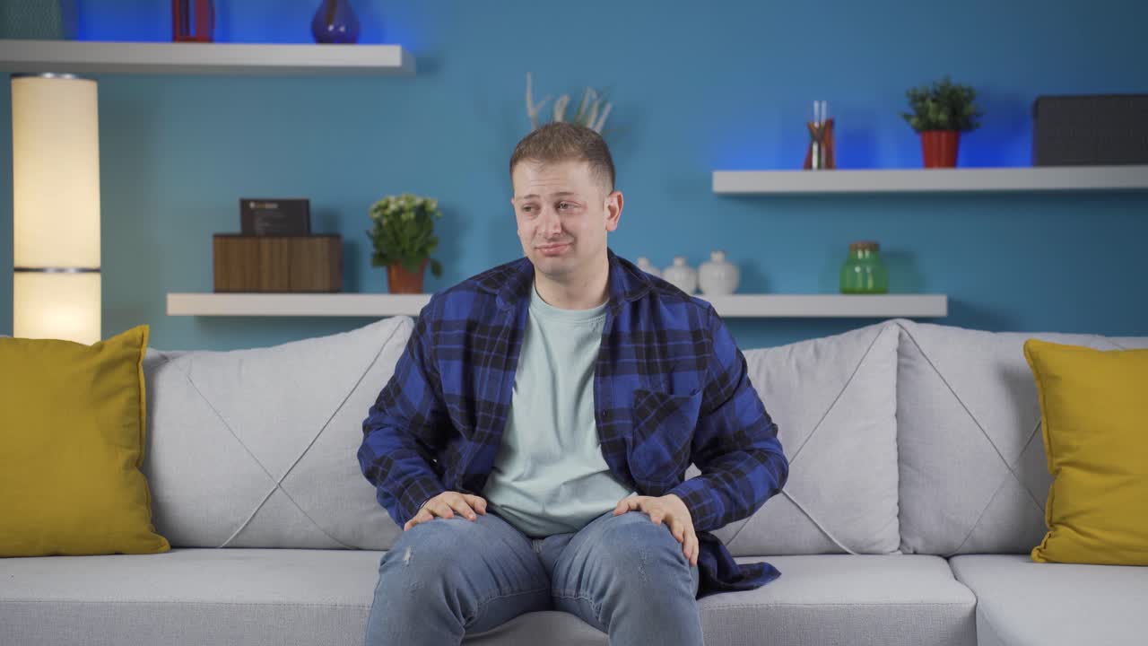 슬프고 슬픈 추억을 생각하는 사람.