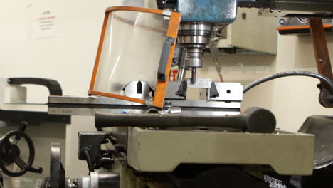 máquina automática de molienda de metales para el fresado de aluminio