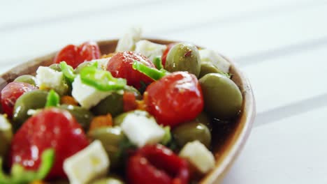 ensalada de aceitunas en un tazón