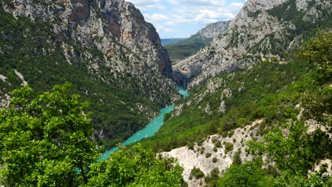 río turquesa con pequeños barcos - majestuoso cañón del desfiladero de verdon estático