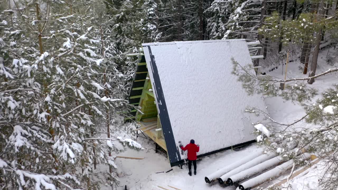 눈 인 숲 에서 목조 오두막 을 짓는 것