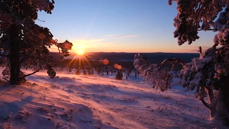 Epischer-Sonnenuntergang-In-Lappland,-Finnland