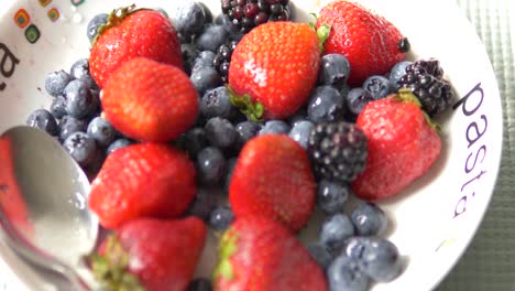 plate of fresh stawberries and blueperries on a plate