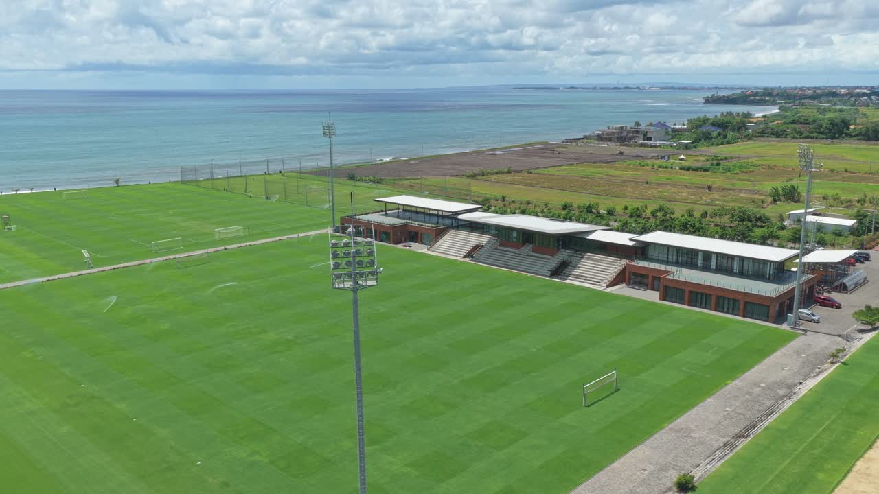 Vista aérea de los campos de fútbol del centro de entrenamiento Bali United