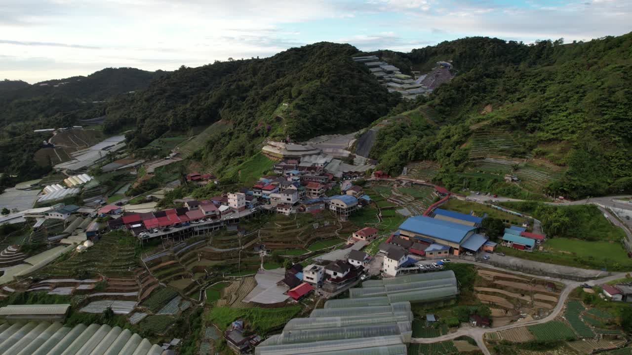 vista general del paisaje del distrito de brinchang dentro del área de cameron highlands de malasia