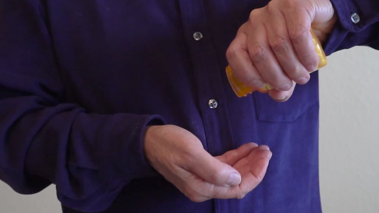 약을 과다 복용하고 처방약을 남용하려는 사람