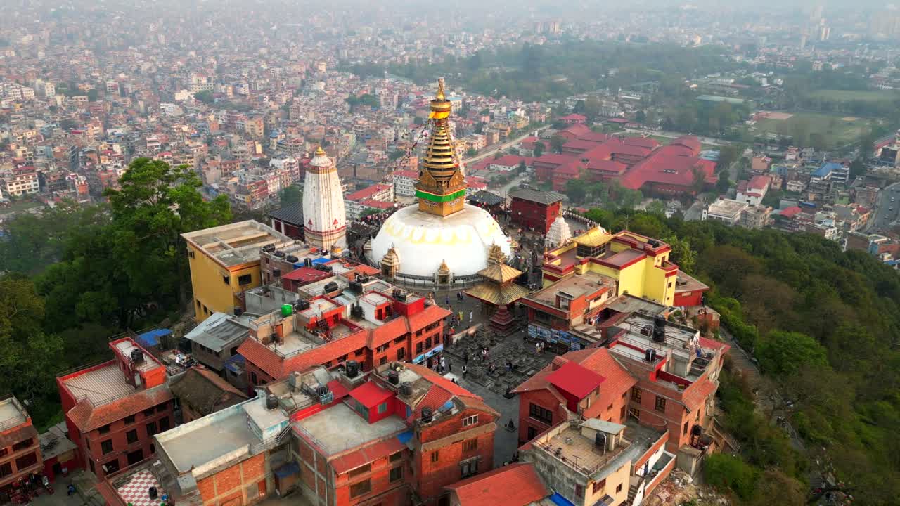 Swayambhunathin uskonnollinen temppeli buddhalaisille Kathmandun laaksossa Nepalissa.