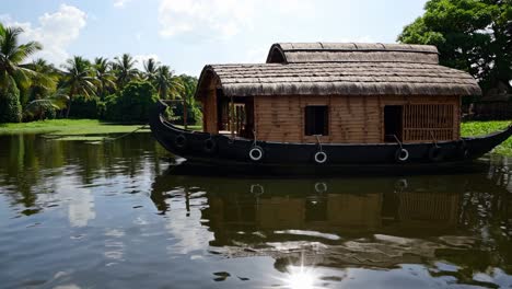 kerala houseboat on backwaters