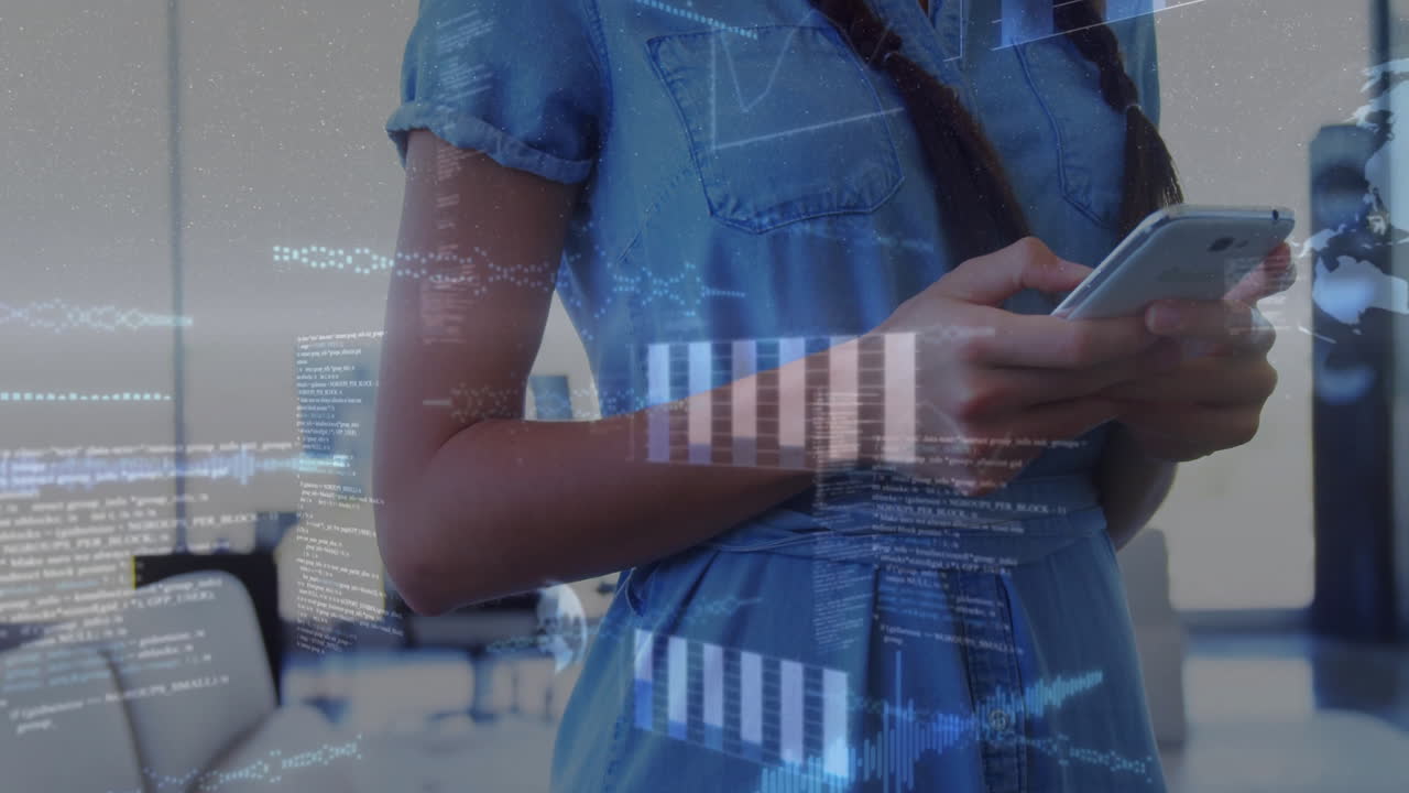 animación del procesamiento de datos financieros sobre una mujer caucásica que usa un teléfono inteligente