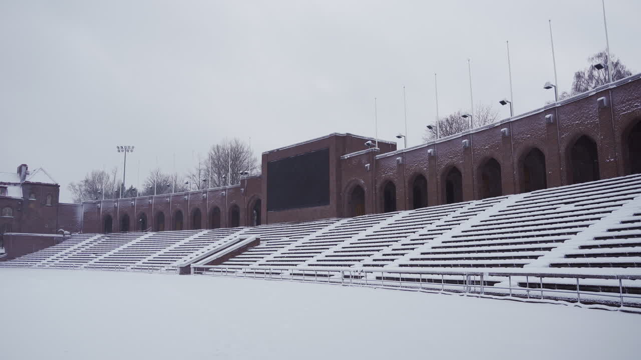 Campo lungo di un jumbotron in un'arena all'aperto