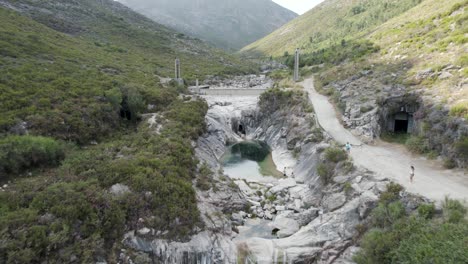 Sendero-De-Caminata-Por-La-Naturaleza-De-Sete-Lagoas,-Piscinas-Naturales-Del-Parque-Nacional-De-Geres