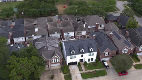 Birds-eye-view-of-affluent-homes-in-Houston,-Texas