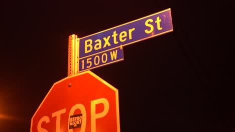 Straßenschild-Auf-Baxter