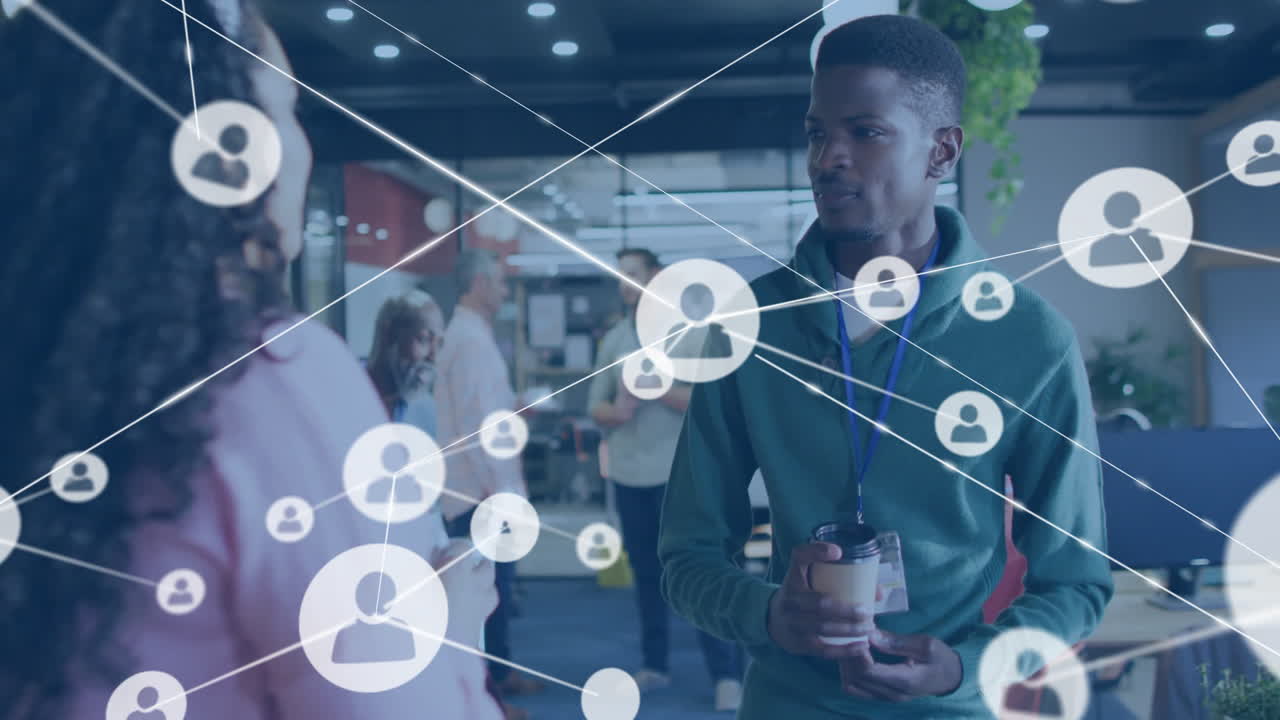 사무실에서 다양한 비즈니스 사람들 위의 사람 아이콘과의 연결 네트워크의 애니메이션