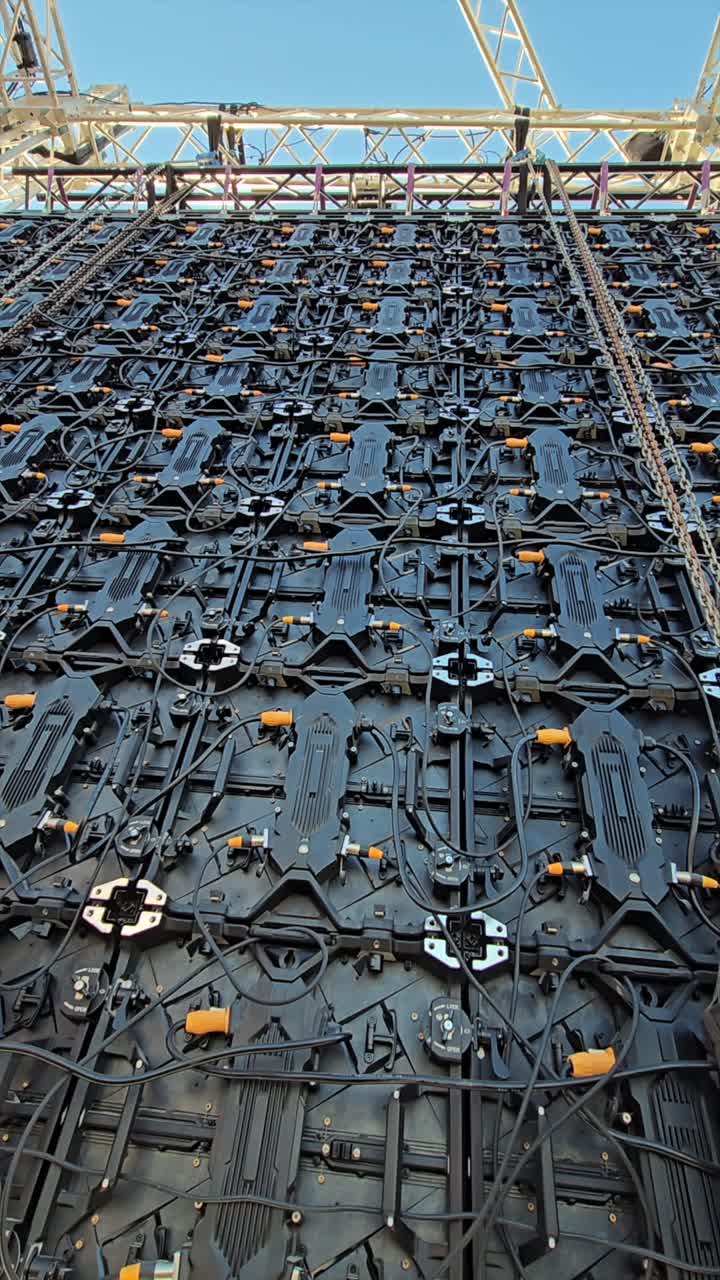 Technical view of the mounted outdoor LED screens from behind.