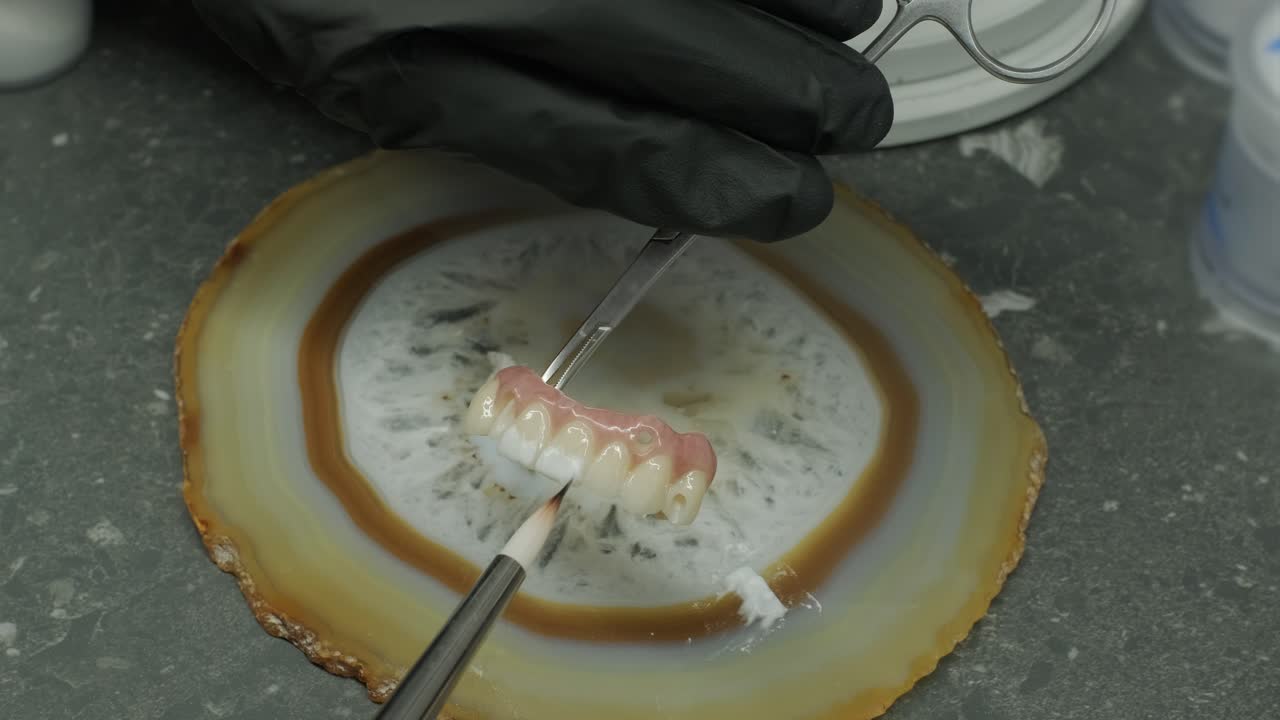 proceso de fabricación de coronas y chapas de zirconia