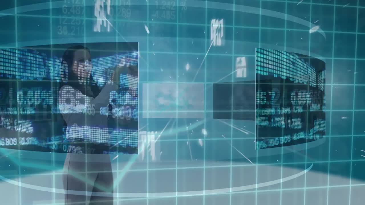 Imprenditrice che utilizza schermo futuristico