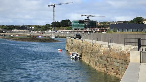 Blue-Estuary-,-Riverside-In-Cornwall,-Hayle-Town,-England