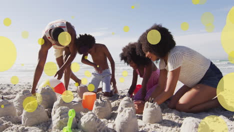 animación de manchas brillantes sobre una feliz pareja afroamericana con un hijo e hija en la playa